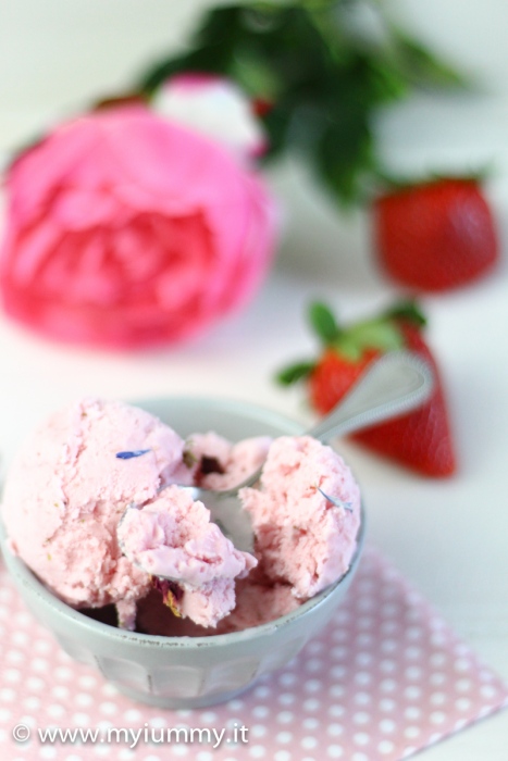 gelato fragole e rose